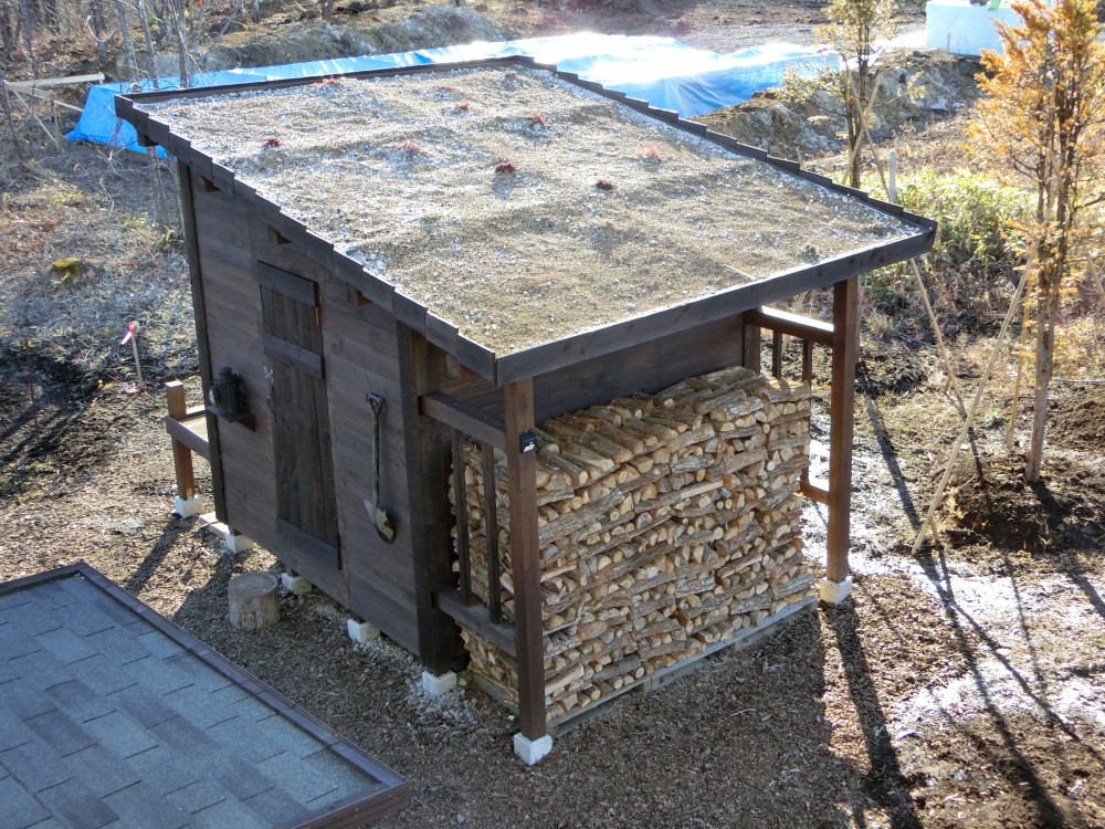 02 はじめての物置小屋づくりで 屋根に草を生やした 公式 トカチニッチ