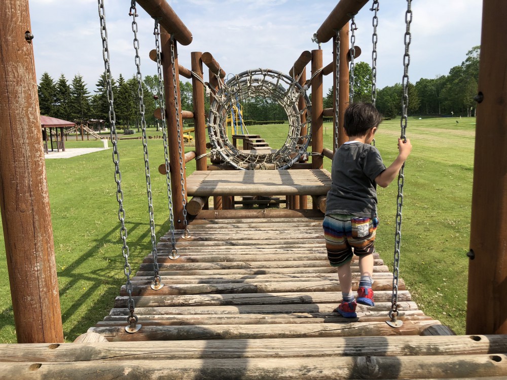 子供と遊ぶ 03 更別村で噂の木製アスレチック公園 どんぐり公園 に行ってきた 公式 トカチニッチ