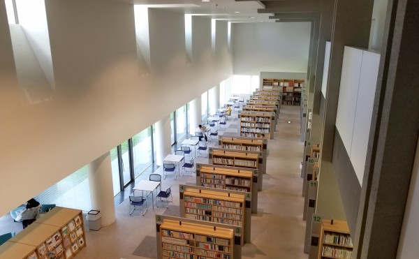 温もりのある美的空間『音更町図書館』にこもりたい！